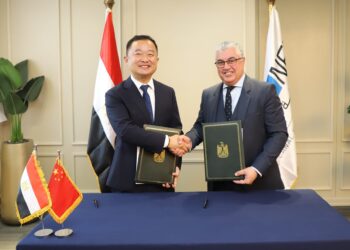 اقتصادية قناة السويس توقع خطاب نوايا لإنشاء مصنع “بيفار جروب” الأخضر للكيماويات المتخصصة