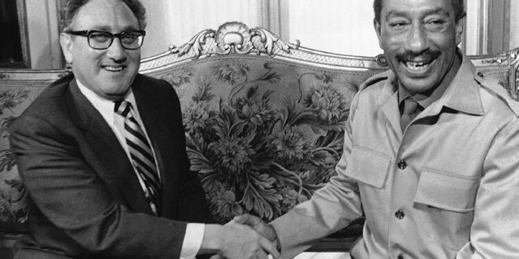 وفاة وزير الخارجية الأمريكي الأسبق هنري كيسنجر عن عمر 100 عام