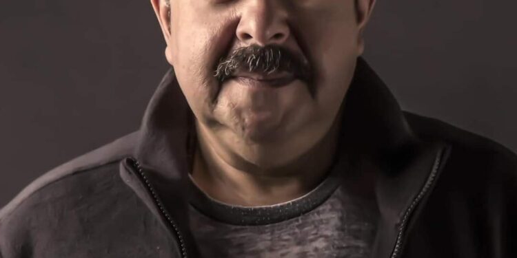 وفاة الفنان طارق عبد العزيز إثر تعرض لأزمة قلبية مفاجئة أثناء العمل