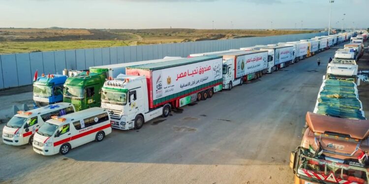 وصول قافلة المساعدات الإنسانية الشاملة من صندوق تحيا مصر إلى الجانب الفلسطيني لإغاثة أهل غزة