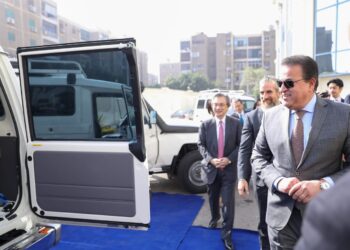 وزير الصحة يشهد استلام سيارات نقل اللقاحات المبردة