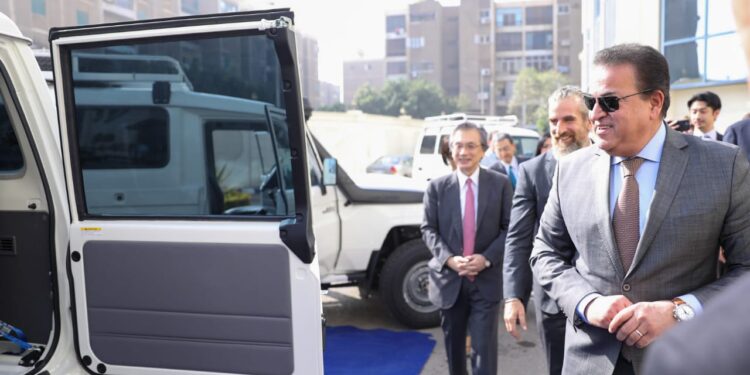 وزير الصحة يشهد استلام سيارات نقل اللقاحات المبردة