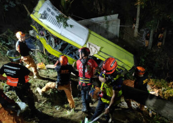 سقوط حافلة من فوق منحدر بمقاطعة أنتيك الوسطى في الفلبين