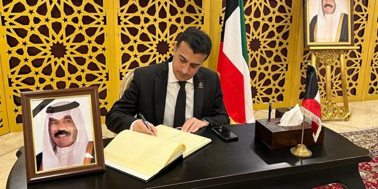 النائب طارق الخولي يقدم واجب العزاء في الراحل أمير الكويت