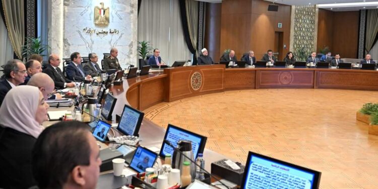 رئيس الوزراء: شعب مصر ضَرَب أروع الأمثلة في الوعي 