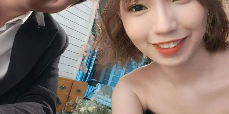 حققت أمنيته بمقابلته على العشاء.. مصرع مغنية ماليزية على يد معجب لها