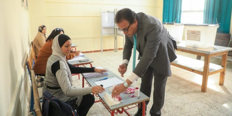 وزير الصحة يدلي بصوته في الانتخابات الرئاسية 2024