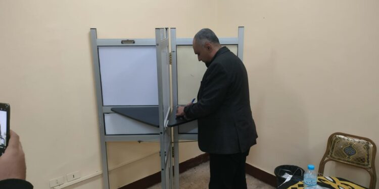 وكيل صحة الغربية يدلى بصوته في الانتخابات الرئاسية 2024