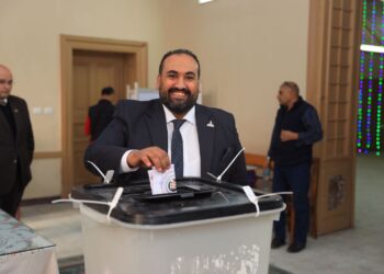 النائب محمد الرشيدي يدلى بصوته الانتخابي ويؤكد المشاركة الكثيفة في الانتخابات تحفظ مكتسبات الوطن 