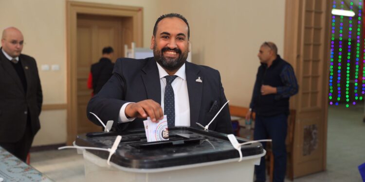 النائب محمد الرشيدي يدلى بصوته الانتخابي ويؤكد المشاركة الكثيفة في الانتخابات تحفظ مكتسبات الوطن