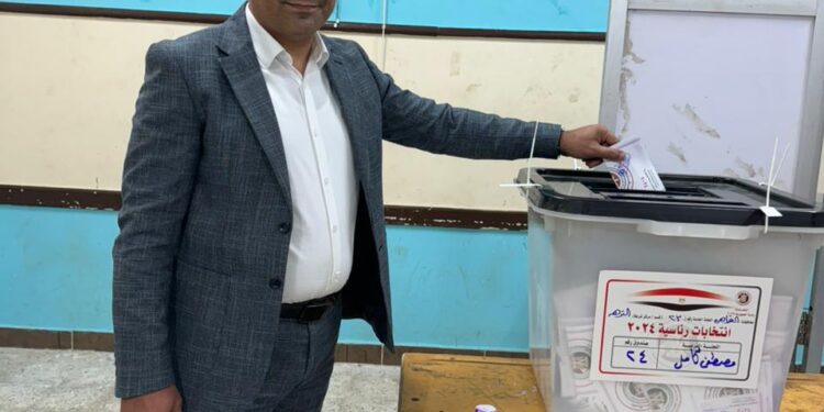عياد رزق يدلي بصوته الانتخابي ويؤكد: مشاركة المصريين الواسعة تعكس وعيهم بأداء واجبهم الوطني لرسم مستقبل أفضل