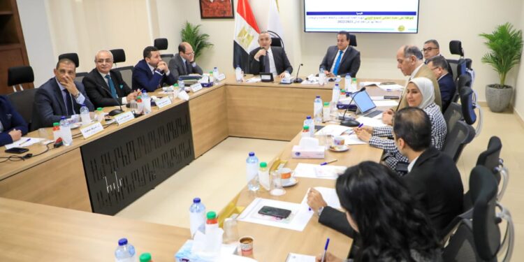 وزير الصحة يترأس اجتماع مجلس إدارة الهيئة العامة للمستشفيات والمعاهد التعليمية