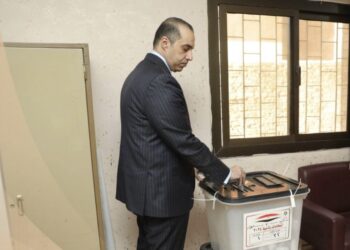 المستشار محمود فوزي يدلي بصوته في الانتخابات الرئاسية
