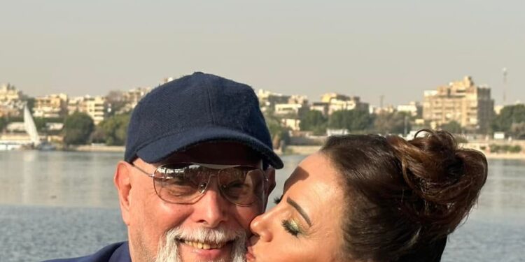 ريهام عبد الغفور ووالدها الفنان الراحل أشرف عبد الغفور