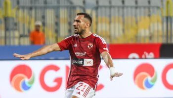 علي معلول في مباراة الأهلي ضد اتحاد جدة