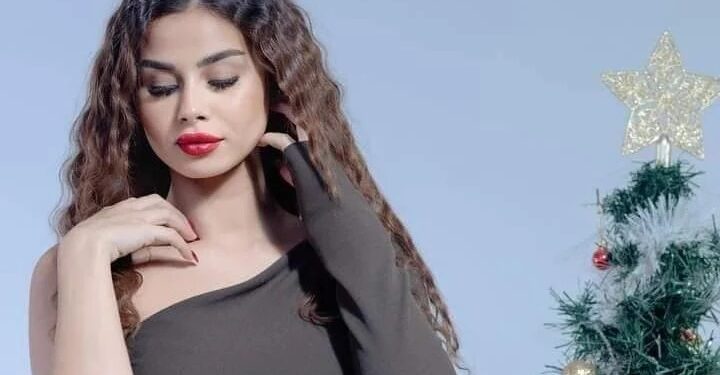 الفنانة منة عرفة