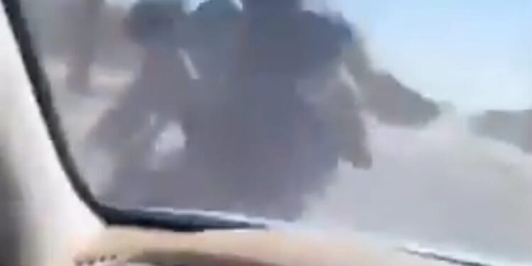 سعودي يصدم سائق دراجة نارية متعمدًا في الرياض