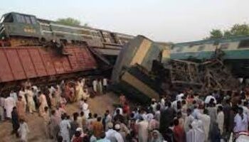 تفاصيل مصرع مصرع وإصابة 31 شخصًا في اصطدام قطارين بإندونيسيا