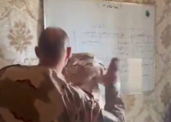 ضابط عراقي برتبة مقدم يصفع آخر برتبة عقيد يتصدر محركات البحث على مواقع التواصل الاجتماعي