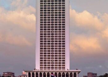 مصر تُعرب عن قلقها إزاء الغارات الجوية على مواقع باليمن