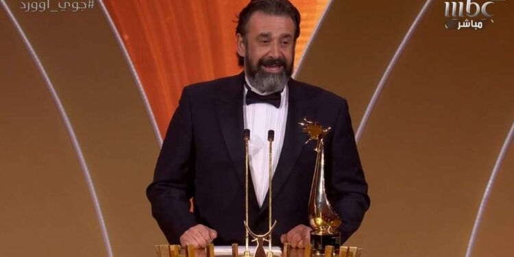 Joy Awards يكرم كريم عبد العزيز أفضل ممثل عن فئة السينما