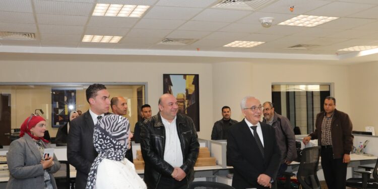 وزير التربية والتعليم يستهل العام الجديد بتفقد مبنى الوزارة لمتابعة سير العمل