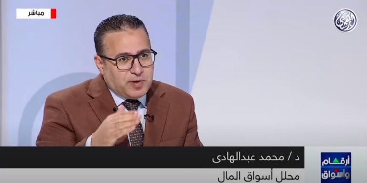 خبير اقتصادي يحذر من خفض قيمة الجنيه أمام الدولار في الوقت الراهن