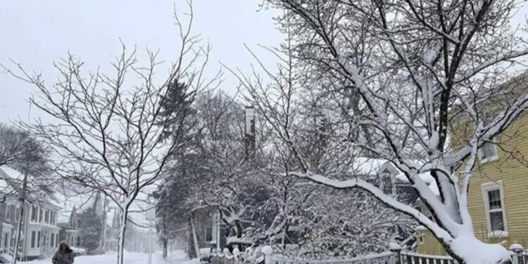 عواصف ثلجية بالولايات المتحدة تقطع الكهرباء عن مليون منزل وتلغي ١٣٠٠ رحلة جوية