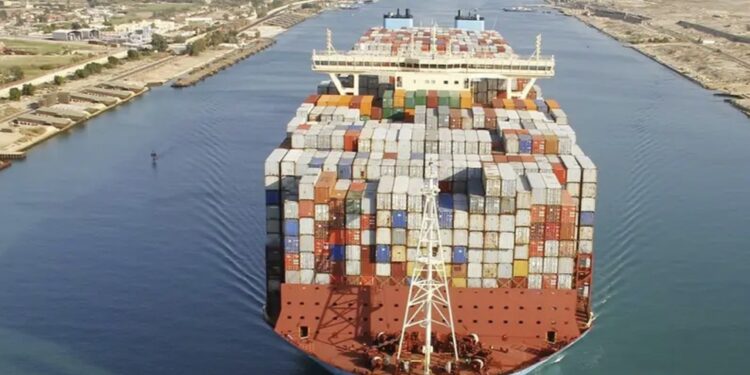 لا صحة لتعليق حركة الملاحة في قناة السويس نتيجة تطورات الأوضاع بالبحر الأحمر
