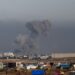 الدخان يتصاعد من رفح بجنوب قطاع غزة مع تواصل القصف الإسرائيلي 1