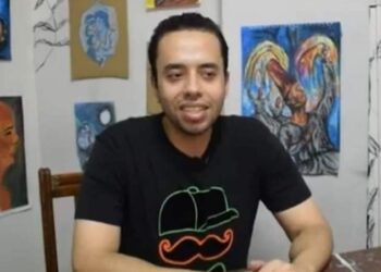 بهاء محمد.. موهبة استثنائية ترك عمله بسبب الراتب ويحترف الرسم باستخدام إعادة تدوير المخلفات