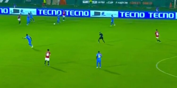 مصر ضد الكونغو الديمقراطية.. محمد حمدي يحصل على بطاقة حمراء ويغادر الملعب في الشوط الإضافي الأول