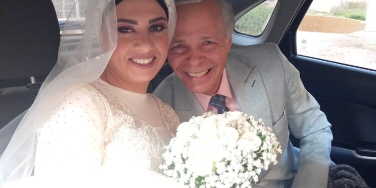 العمر مجرد رقم.. الفنان محمود عامر يحتفل بزفافه في سن الـ 69 عامًا