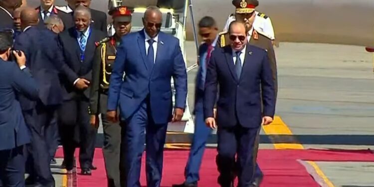 الرئيس السيسي يستقبل البرهان وانطلاق المباحثات الثنائية بالاتحادية