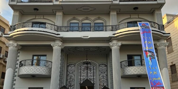 دعمًا لأهالي غزة.. كتلة الحوار تسلم الهلال الأحمر عددًا من الأغطية