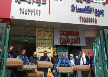 حياة كريمة توزع 10 آلاف وجبة غذائية متكاملة بأيدي السيدات المعيلات في أسبوع