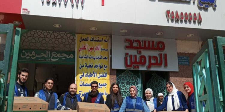 حياة كريمة توزع 10 آلاف وجبة غذائية متكاملة بأيدي السيدات المعيلات في أسبوع
