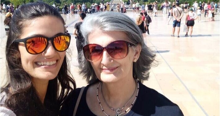 تارا عماد ووالدتها