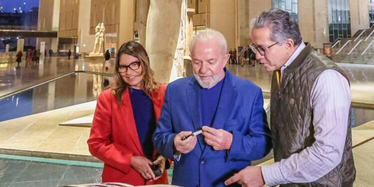 خلال زيارته لمصر.. الرئيس البرازيلي يزور الأهرامات والمتحف المصري الكبير