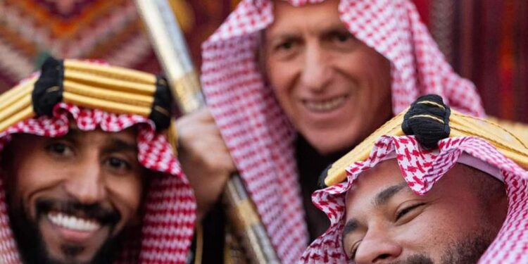 بنزيما ونيمار يتألقون بالزي السعودي في احتفالات يوم التأسيس