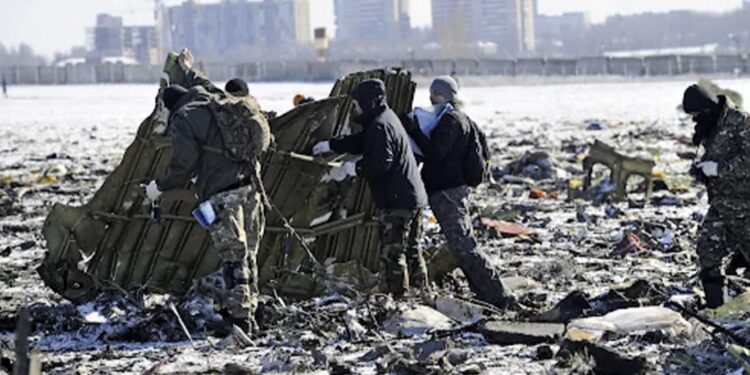 روسيا تتهم أوكرانيا بإسقاط طائرة بصواريخ أرض جو أمريكية