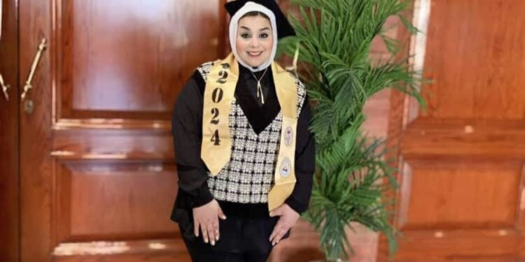 الصورة الحقيقية يهنئ الزميلة إنجي طه رئيس تحرير موقع الحكاية لحصول شقيقتها على درجة الدكتوراه