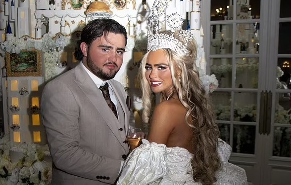 أغلى وأضخم كعكة زفاف.. استغرق صنعها 3 أشهر وتكلفت 17 ألف دولار