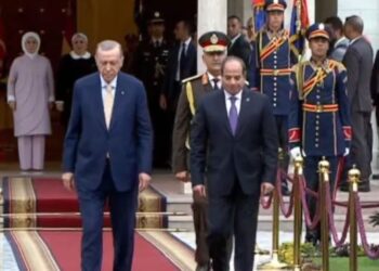 الرئيس السيس ينظم مراسم استقبال رسمية حافلة للرئيس التركي في قصر الاتحادية