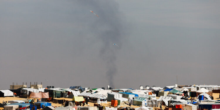 ماذا يحدث في رفح؟.. غارات إسرائيلية تُسقط 100 قتيل.. والاحتلال يُعلن مقتل جنديين