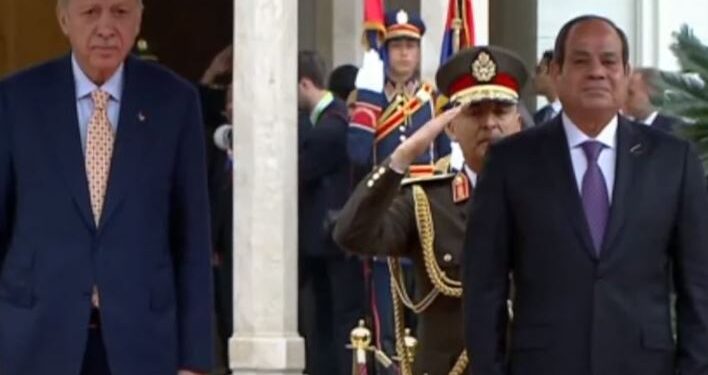 الرئيس السيسي ينظم مراسم استقبال رسمية حافلة للرئيس التركي في قصر الاتحادية