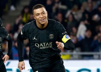 عروض قياسية.. مانشستر يونايتد يفاوض الفرنسي مبابي وريال مدريد تتدخل