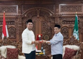 المنظمة المحمدية بإندونيسيا تُكرم رئيس مجلس أمناء مجلس الشباب المصري