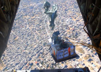 مصر تواصل أعمال الإسقاط الجوي اليومي للمساعدات الإنسانية على شمال قطاع غزة