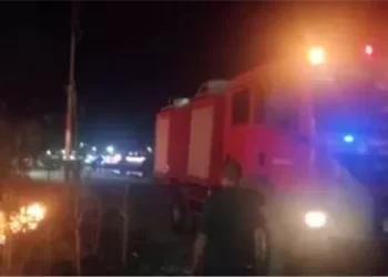 اللحظات الأولى من حريق بتروجاس القطامية.. الحماية المدنية تدفع بـ 3 سيارات إطفاء